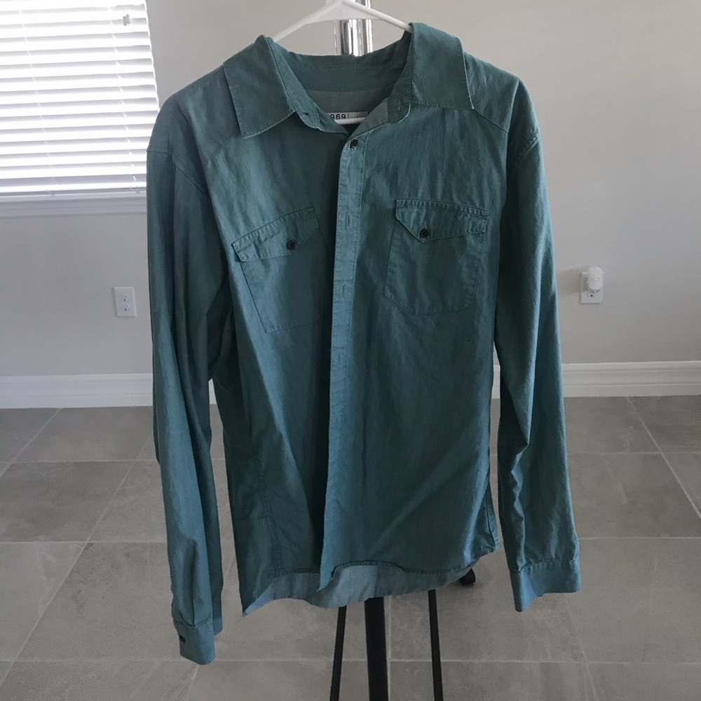 mens gap button up